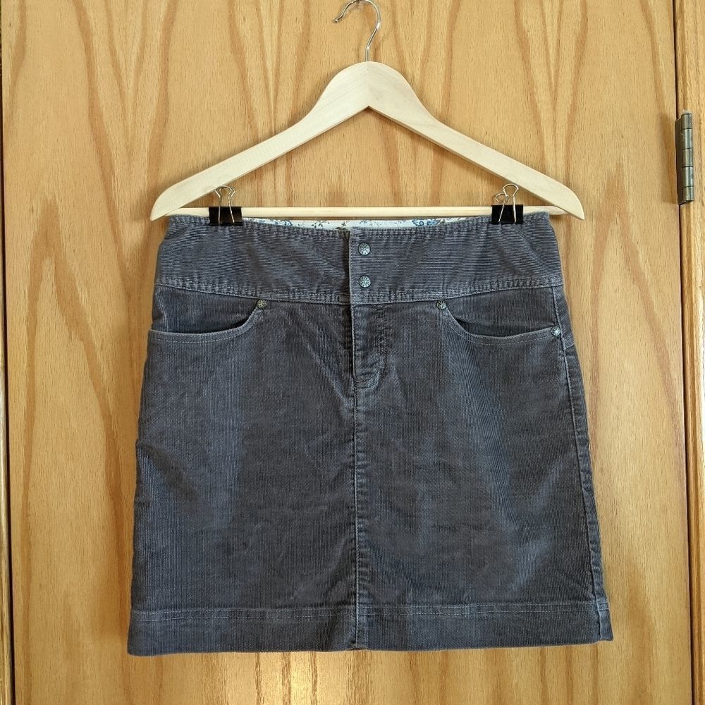 Athleta dark grey corduroy skirt. Sz. 4